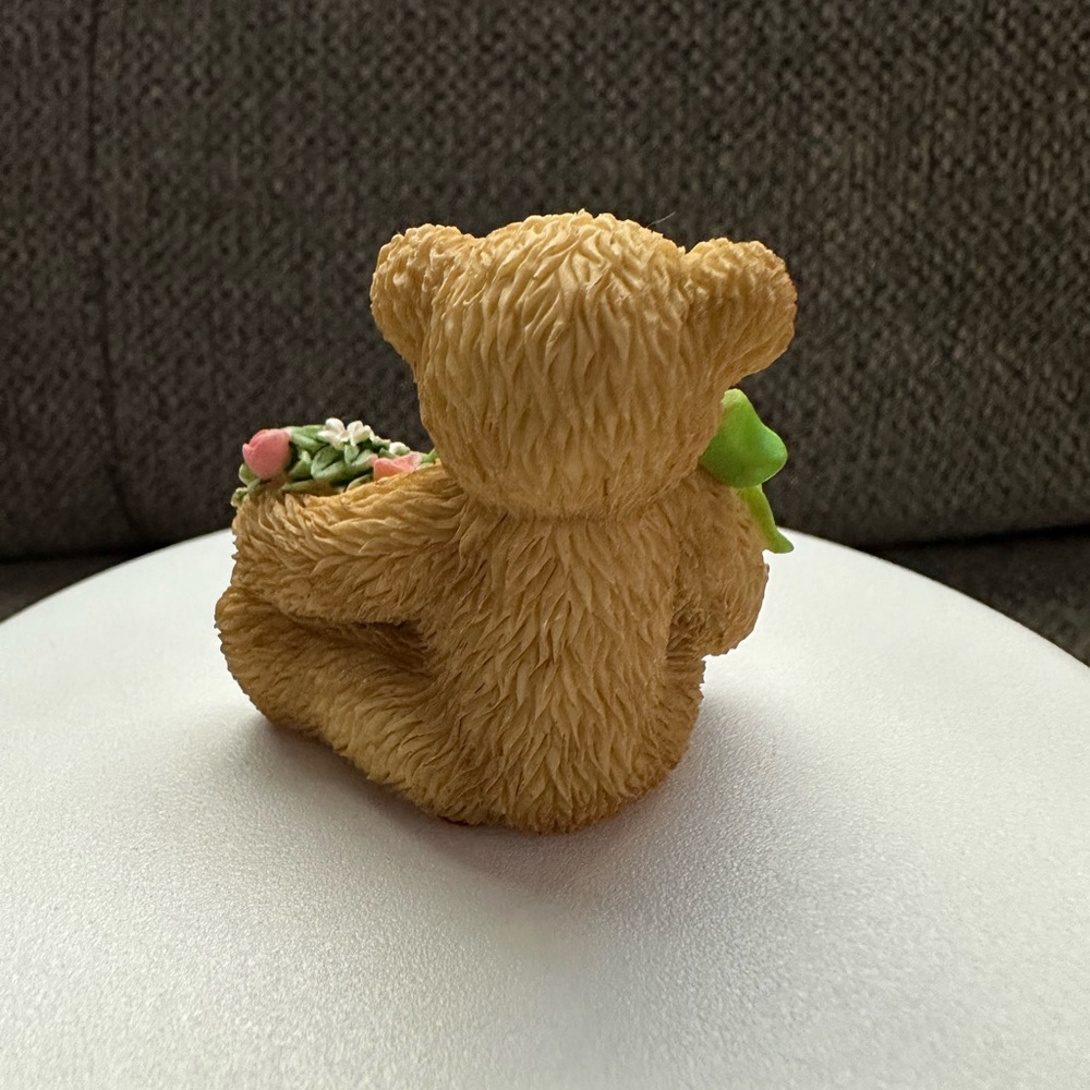 🧸 Cherished Teddies AUGUST Adorable Teddy Bear Figurine with Floral Heart Wreath - Picture 4 of 6